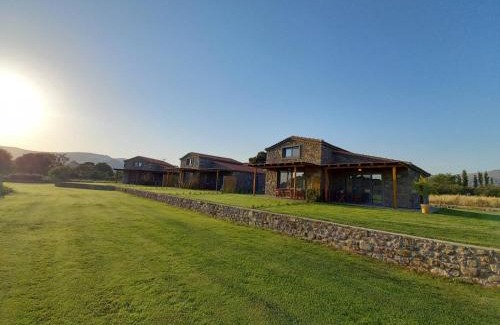 Eresos-Antissa Apartment | Family-Friendly Lithos Villas: 4-Star Gem with Top Reviews