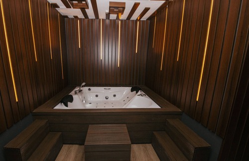 Bayrampasa Hotel | Welcoming Litros Hotel & Spa: Relax with Top Amenities