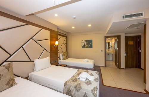 Bayrampasa Hotel | Welcoming Litros Hotel & Spa: Relax with Top Amenities