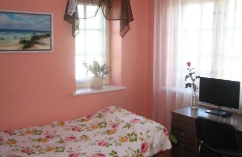 Klaipeda House | Cozy Little Amber Apartments with Kitchen & Family Amenities