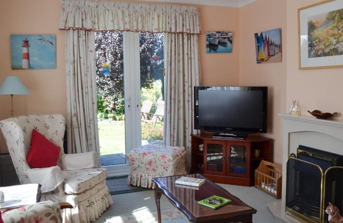 South Hayling House | Family-Friendly Stay at Little Annexe - 4-Star Comfort