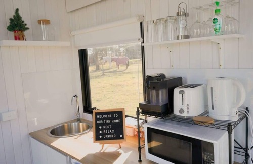 Ulamambri House | Charming Little Argyle Tiny House with Lake View Amenities