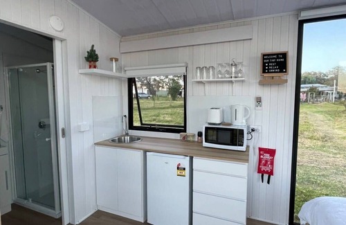 Ulamambri House | Charming Little Argyle Tiny House with Lake View Amenities