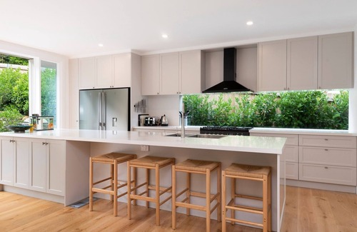 Avalon Beach House | Discover Little Avalon: Oceanfront Pet-Friendly Retreat