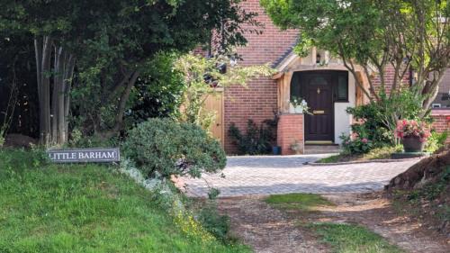 Wethersfield Bed & Breakfast | Inviting Little Barham B&B with Pool and Hot Tub