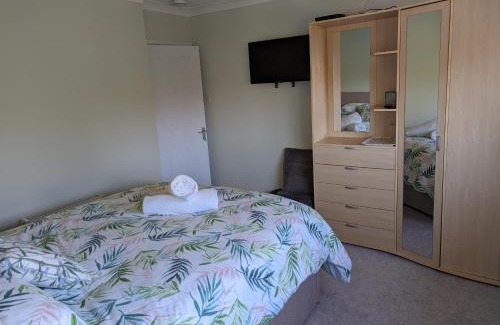 Wethersfield Bed & Breakfast | Inviting Little Barham B&B with Pool and Hot Tub