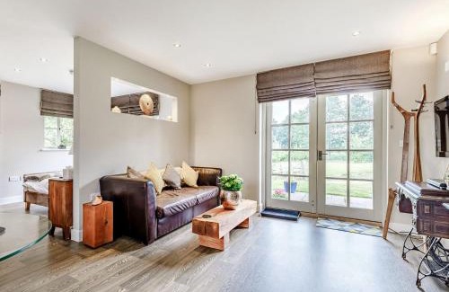 Alfreton House | Pet-Friendly Little Barn: 4-Star Escape with Top Reviews