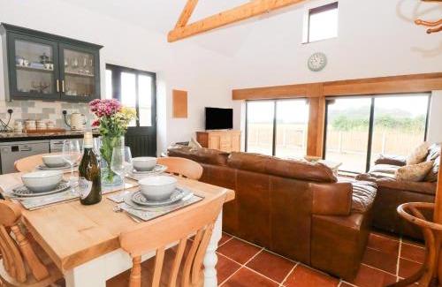 Dereham House | Inviting Little Barn: Pet-Friendly Retreat with Top Ratings
