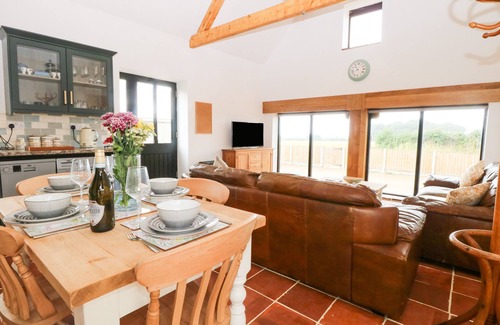 Dereham Cottage | Discover LITTLE BARN: Pet-Friendly Retreat with Garden