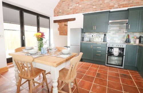 Dereham Cottage | Discover LITTLE BARN: Pet-Friendly Retreat with Garden