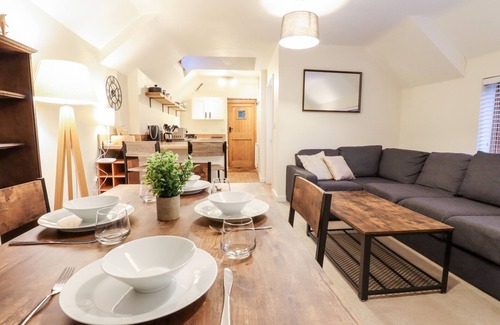 Chiddingstone Hoath House | Discover Little Batts: Pet-Friendly Character Cottage