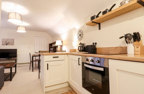 Chiddingstone Hoath House | Discover Little Batts: Pet-Friendly Character Cottage