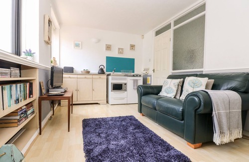 Carlyon Bay House | Romantic Little Beach House with Garden in St. Austell