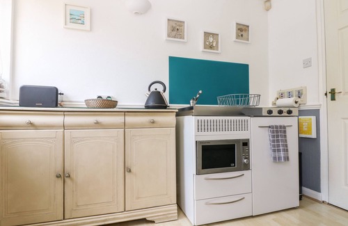 Carlyon Bay House | Romantic Little Beach House with Garden in St. Austell