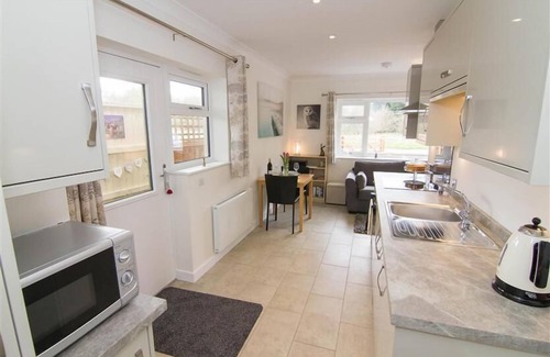 King's Lynn House | Discover Little Birches: Pet-Friendly Stay by the Ocean