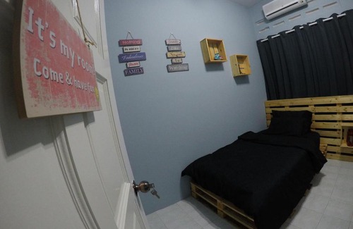 Jakar House | Family-Friendly Little Blue House Kemaman Guesthouse