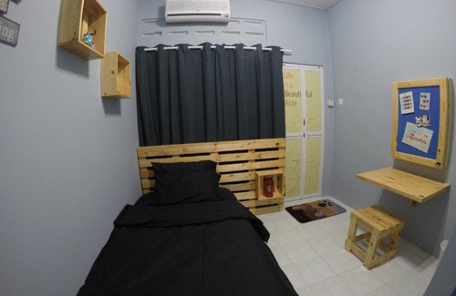 Jakar House | Family-Friendly Little Blue House Kemaman Guesthouse