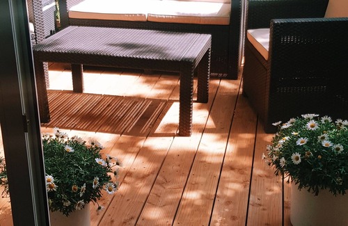 Gossersweiler-Stein House | Escape to Relaxation: Pet-Friendly Retreat with Ocean Views