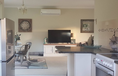 The Bight Cottage | Little Britton: Pet-Friendly Oceanfront Retreat with Kitchen
