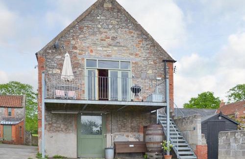 Wells House | Pet-Friendly Retreat at Little Burcott Loft - Rated 10/10