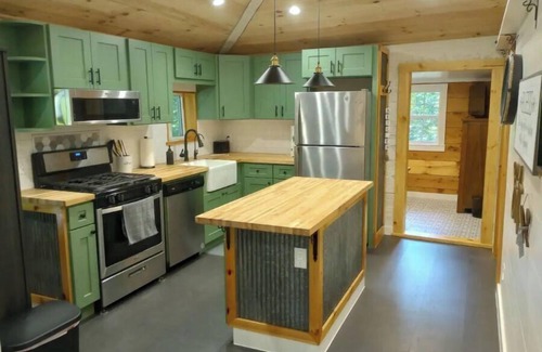 Morganton Cabin | Cozy Cabin in the Woods: 9.6/10 Rated, Pet Friendly!