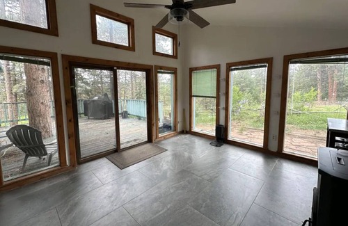 Coal Creek Cabin | Charming Little Cabin on the Lane - Pet and Child Friendly