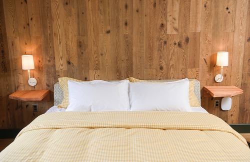 Hillsdale Hotel | Relax at Little Cat Lodge: Pool, Spa & Family-Friendly Fun