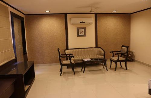 Kanpur Hotel | Cozy Little Chef Hotel: Family-Friendly with Restaurant Dining