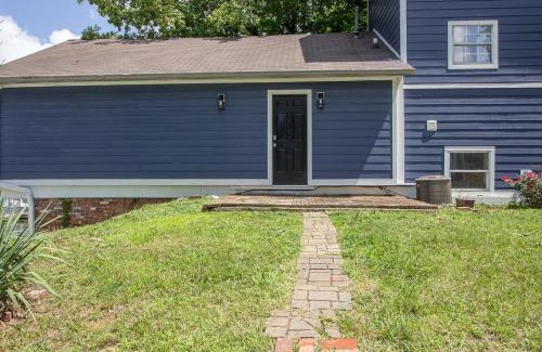 Noblesville House | Pet-Friendly Getaway at Little Chi Cottages with Hot Tub