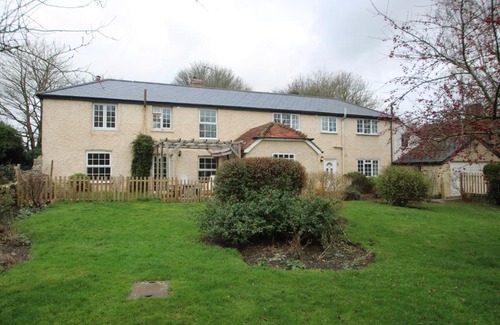 Lympne House | Discover Little Close: 4-Star Retreat with Family Amenities