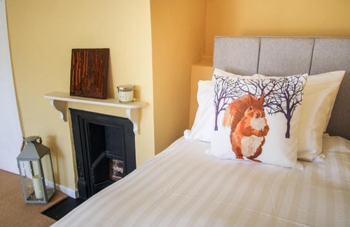 Lympne House | Discover Little Close: 4-Star Retreat with Family Amenities