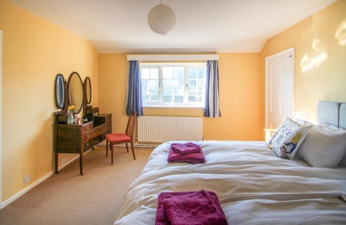 Lympne House | Discover Little Close: 4-Star Retreat with Family Amenities