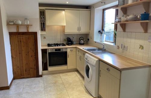 Heath Charnock Apartment | Relaxing Little Cottage - A Peaceful 3BD Family Retreat