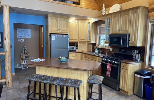 Cameron Ski Chalet | Relaxing Retreat at Little Cottage On Prairie Lake