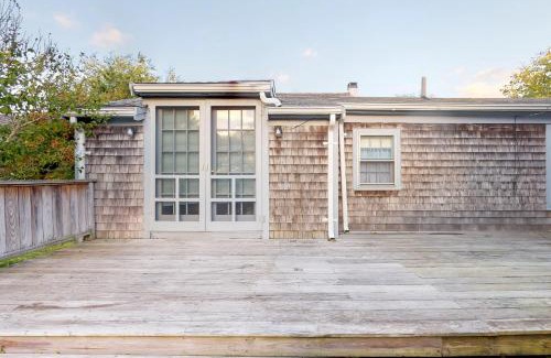Edgartown Apartment | Vineyard Retreat: Family-Friendly Stay Awaits You
