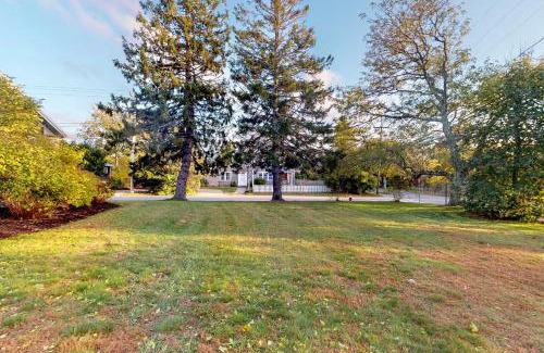 Edgartown Apartment | Vineyard Retreat: Family-Friendly Stay Awaits You