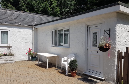 Goonhavern Cottage | Little Croft: Idyllic Cottage Near Beaches with Pool
