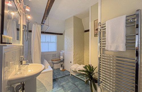 Tenterden House | Discover Little Dane Court: Family-Friendly 4-Star Retreat