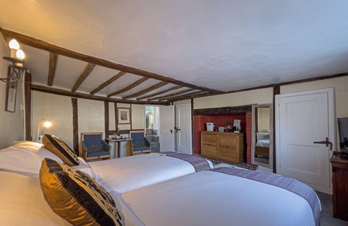 Tenterden House | Discover Little Dane Court: Family-Friendly 4-Star Retreat