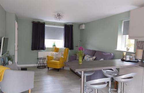 Salisbury Apartment | Discover Little Dene Apartment: 4-Star, Family-Friendly Stay