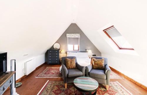 Bury St Edmunds House | Pet-Friendly Little Dene Lodge with Stunning Ocean Views