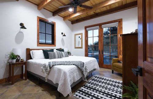 Waco House | Cozy Little Dutch Cabin #3 - Close to Magnolia-Baylor