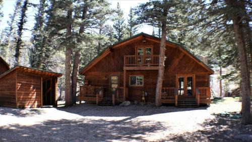 Red River House | Experience Little Elk Horn on the River with Pet-Friendly Perks