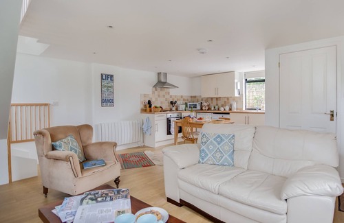Milborne Saint Andrew Cottage | Pet-Friendly Little England Cottage in Milborne St Andrew