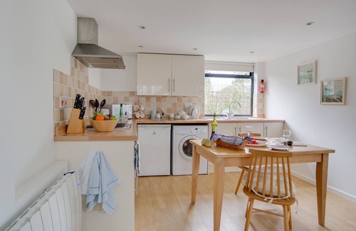 Milborne Saint Andrew Cottage | Pet-Friendly Little England Cottage in Milborne St Andrew