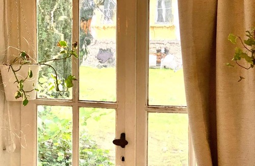 Wuerzburg House | Cozy Retreat at Little Escape - Pool and Kitchen Amenities