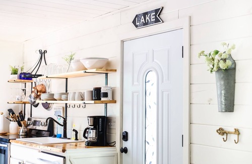 Morganton Cottage | Discover Little Farmhouse Escape: Ocean Views & Family Fun