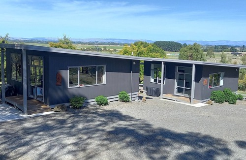 Feilding Cabin | Little Forest Cabins: Guest Rated 10/10 with Scenic Views