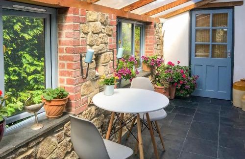 Liskeard House | Pet-Friendly Little Fursdon Apartment with Hot Tub Access