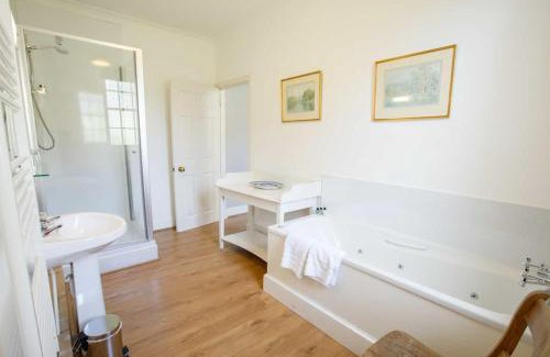 Dingwall House | Pet-Friendly Getaway at Little Fyrish for Families